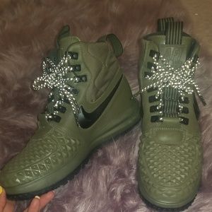 ~SOLD~ Nike Lunar Force 1 duckboot